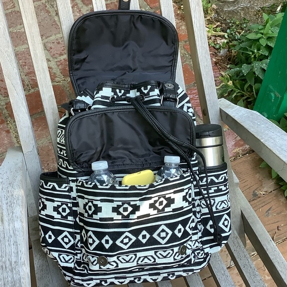 Hike,Beach,Books Black and White w Blk Trim. - Picture 3 of 12